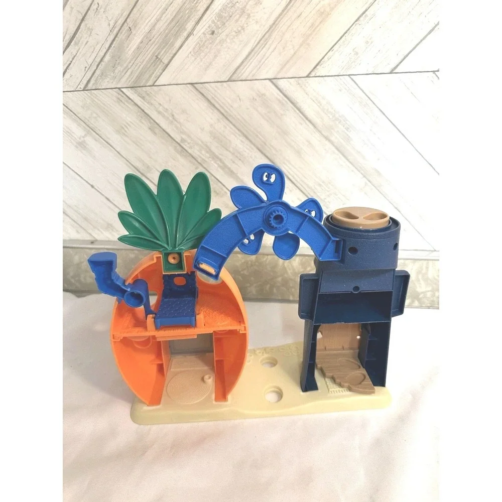 Bikini Bottom SpongeBob Squarepants Playset Pineapple Tiki House